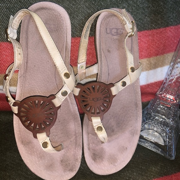 UGG SANDALS SIZE 6 - Picture 3 of 8